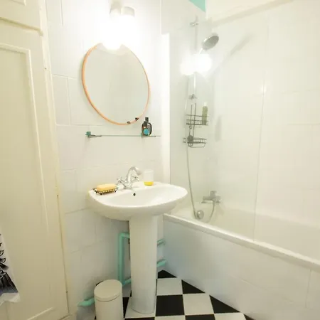 Quiet Apt Near Montmartre Apartment *